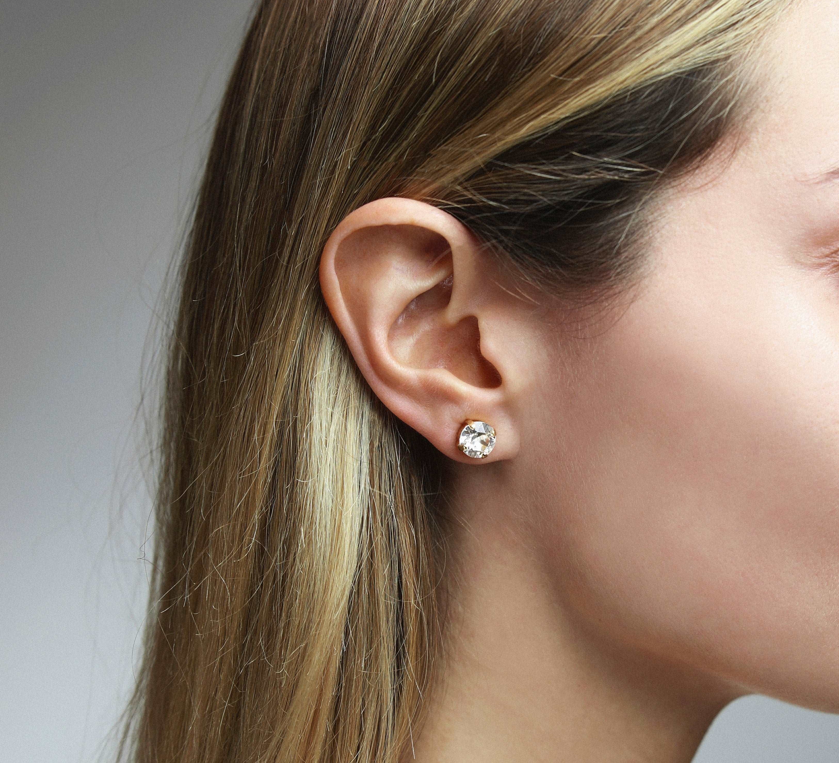 Classic Stud Earrings / Crystal