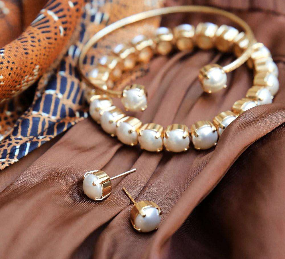 Classic Stud Earrings / Pearl