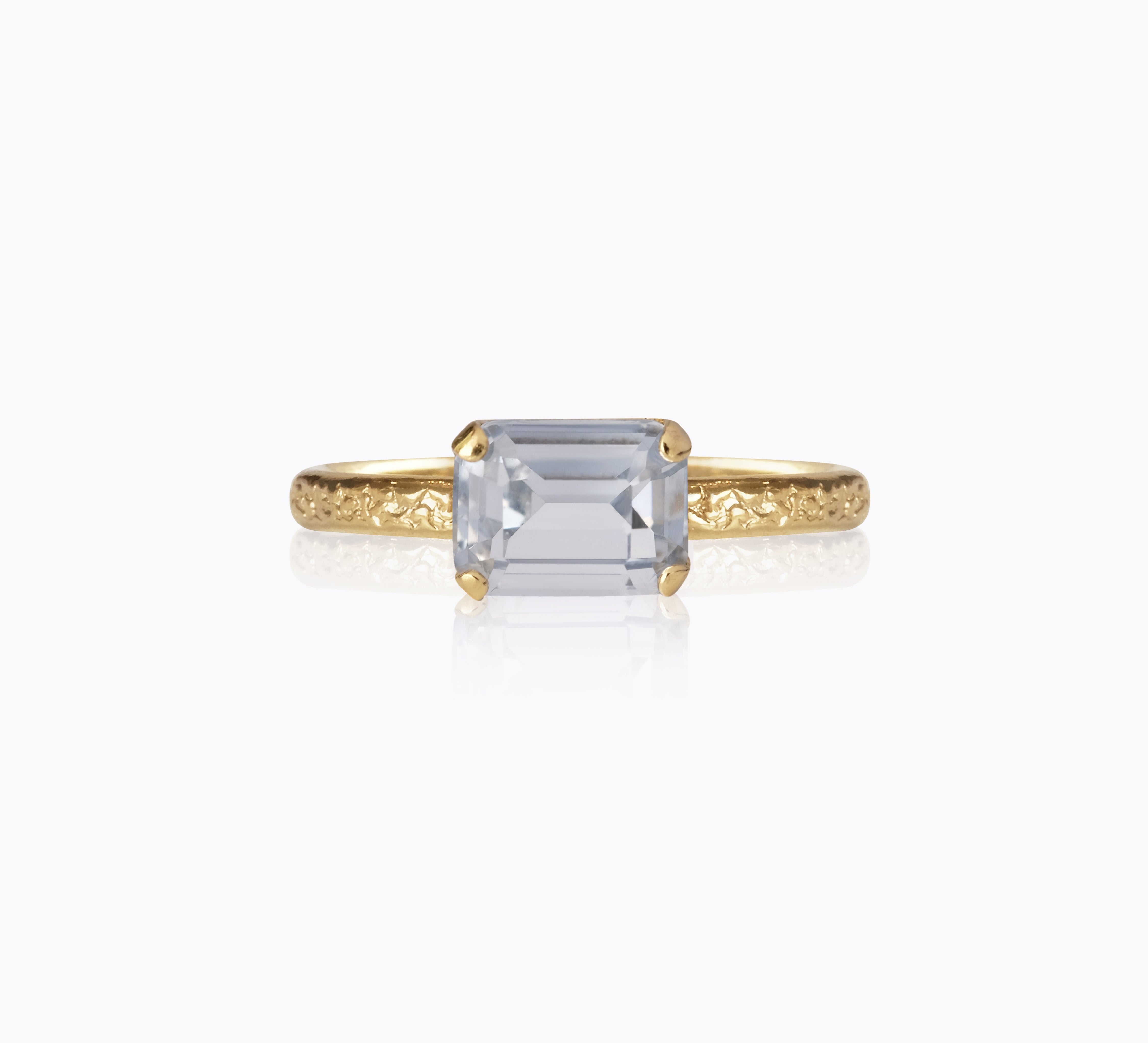 Caroline Svedbom - Naya Ring Light Sapphire Gold