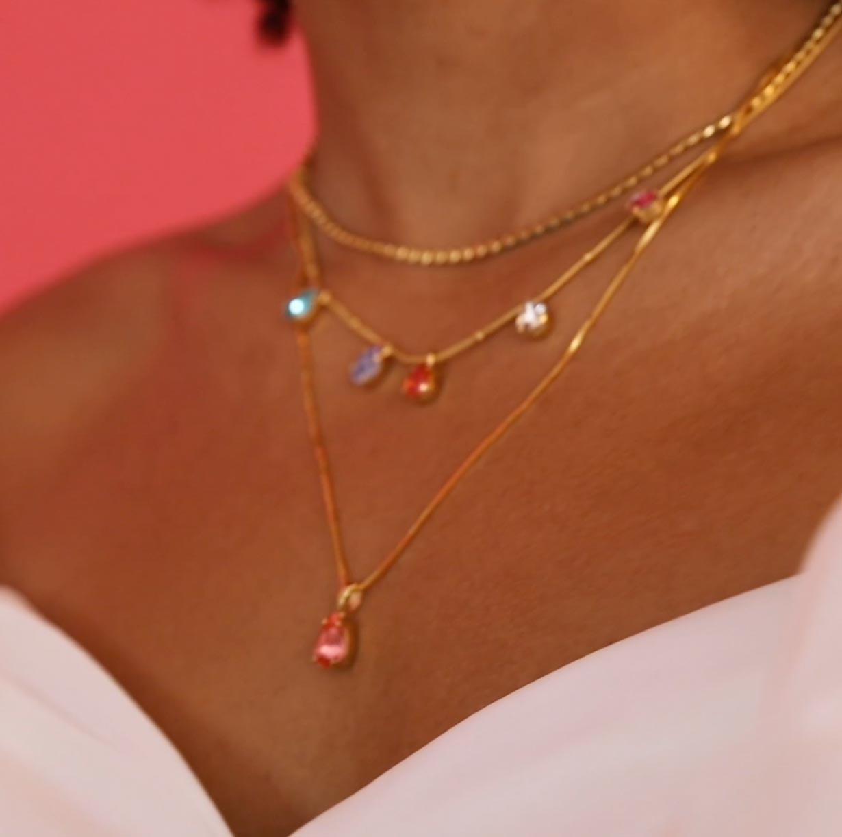 https://cdn.shopify.com/s/files/1/2717/9338/files/necklaces.mp4?v=1612960095