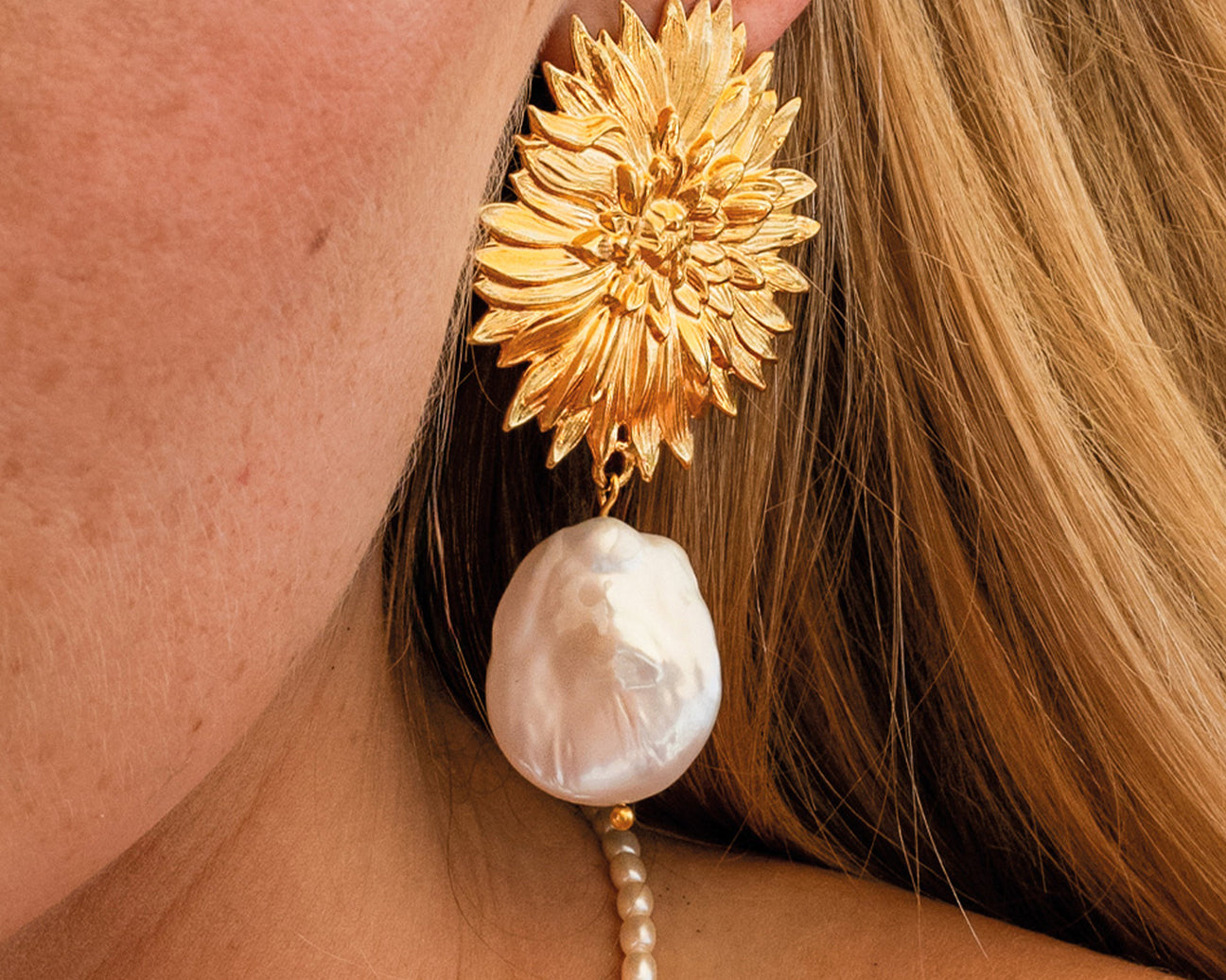 Mini Dione Earrings